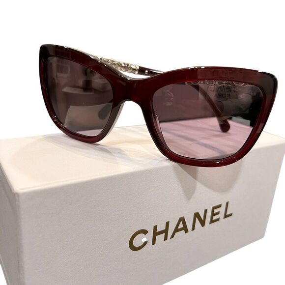 CHANEL Red Sunglasses with Gold Case main image 8